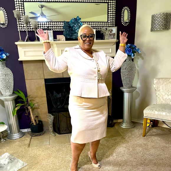 Meet your Posher, Saundra - Picture 1 of 3